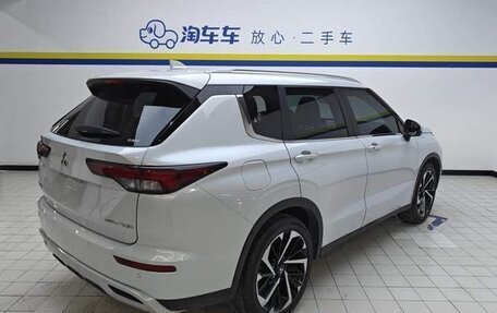 Mitsubishi Outlander, 2023 год, 2 450 000 рублей, 4 фотография