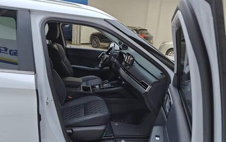 Mitsubishi Outlander, 2023 год, 2 450 000 рублей, 13 фотография