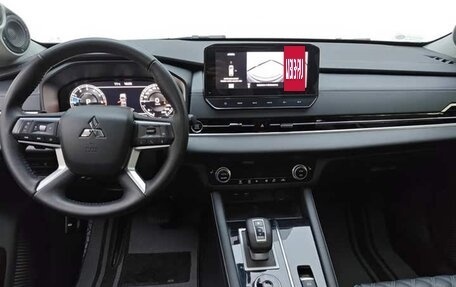 Mitsubishi Outlander, 2023 год, 2 450 000 рублей, 5 фотография