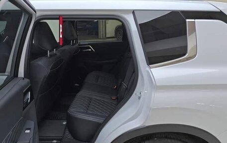 Mitsubishi Outlander, 2023 год, 2 450 000 рублей, 10 фотография