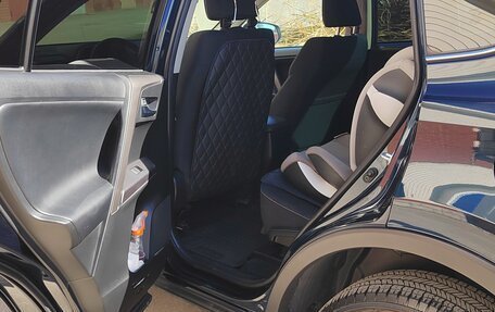 Toyota RAV4, 2018 год, 3 150 000 рублей, 8 фотография