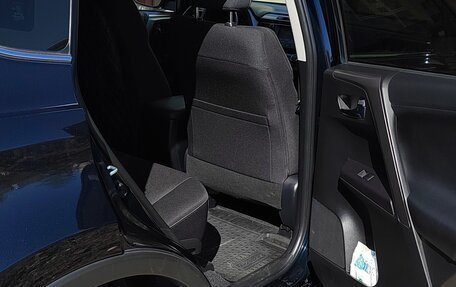 Toyota RAV4, 2018 год, 3 150 000 рублей, 10 фотография