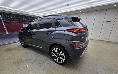 Hyundai Kona I, 2022 год, 1 670 000 рублей, 3 фотография