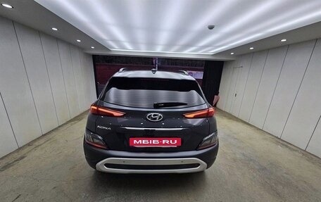 Hyundai Kona I, 2022 год, 1 670 000 рублей, 4 фотография