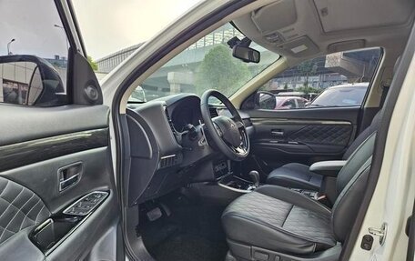 Mitsubishi Outlander III рестайлинг 3, 2021 год, 2 075 000 рублей, 7 фотография