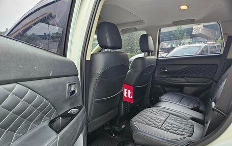 Mitsubishi Outlander III рестайлинг 3, 2021 год, 2 075 000 рублей, 9 фотография