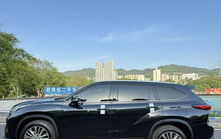 Toyota Highlander, 2022 год, 3 090 000 рублей, 4 фотография