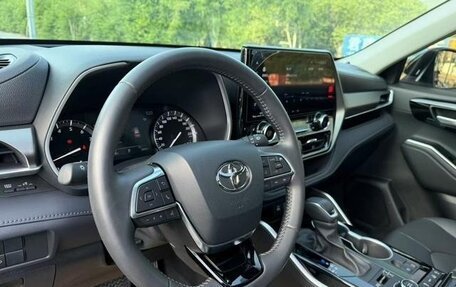 Toyota Highlander, 2022 год, 3 090 000 рублей, 9 фотография