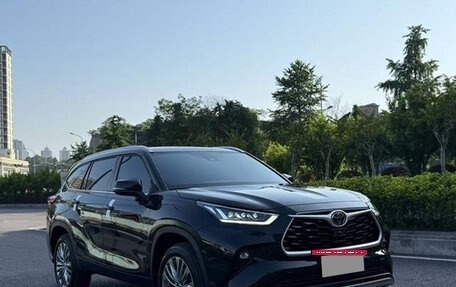 Toyota Highlander, 2022 год, 3 090 000 рублей, 3 фотография