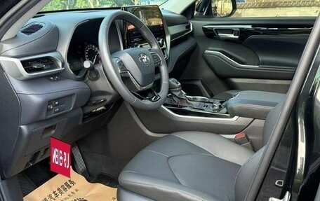 Toyota Highlander, 2022 год, 3 090 000 рублей, 8 фотография
