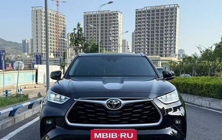 Toyota Highlander, 2022 год, 3 090 000 рублей, 2 фотография
