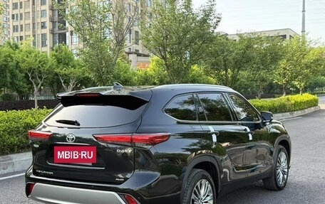 Toyota Highlander, 2022 год, 3 090 000 рублей, 5 фотография