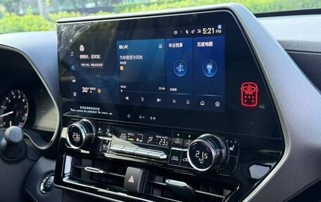 Toyota Highlander, 2022 год, 3 090 000 рублей, 10 фотография