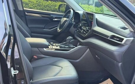 Toyota Highlander, 2022 год, 3 090 000 рублей, 12 фотография