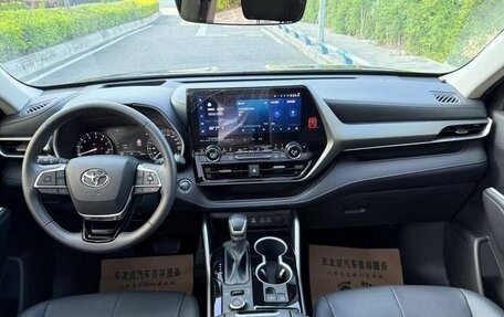 Toyota Highlander, 2022 год, 3 090 000 рублей, 14 фотография