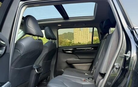 Toyota Highlander, 2022 год, 3 090 000 рублей, 21 фотография