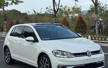 Volkswagen Golf VII, 2020 год, 1 458 442 рублей, 2 фотография