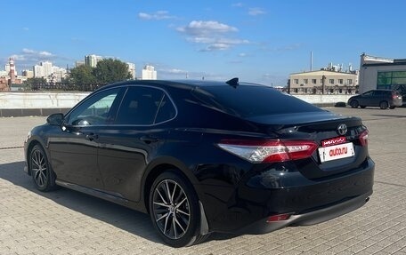 Toyota Camry, 2021 год, 3 950 000 рублей, 4 фотография