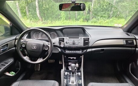 Honda Accord IX рестайлинг, 2017 год, 1 930 000 рублей, 4 фотография