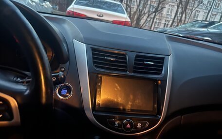 Hyundai Solaris II рестайлинг, 2013 год, 930 000 рублей, 10 фотография