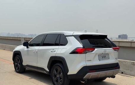 Toyota RAV4, 2022 год, 2 890 000 рублей, 3 фотография