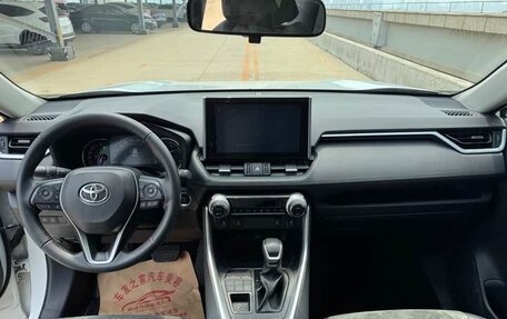 Toyota RAV4, 2022 год, 2 890 000 рублей, 6 фотография