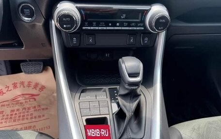 Toyota RAV4, 2022 год, 2 890 000 рублей, 9 фотография