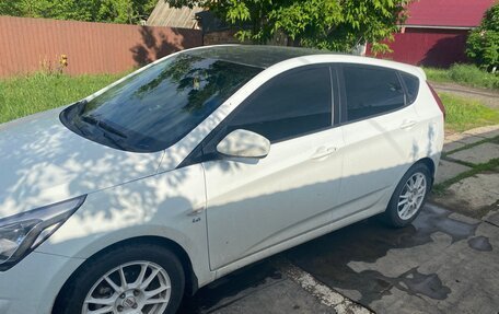Hyundai Solaris II рестайлинг, 2015 год, 1 350 000 рублей, 4 фотография