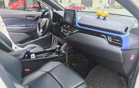 Toyota C-HR I рестайлинг, 2020 год, 1 800 000 рублей, 6 фотография
