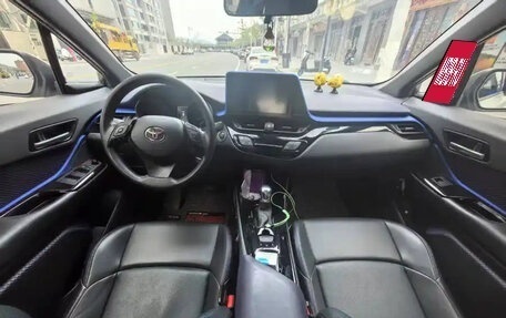 Toyota C-HR I рестайлинг, 2020 год, 1 800 000 рублей, 4 фотография