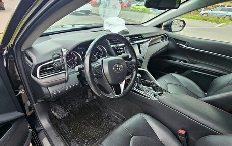 Toyota Camry, 2021 год, 3 550 000 рублей, 2 фотография