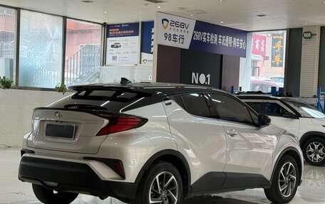 Toyota C-HR I рестайлинг, 2022 год, 1 890 000 рублей, 4 фотография