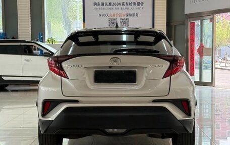 Toyota C-HR I рестайлинг, 2022 год, 1 890 000 рублей, 5 фотография