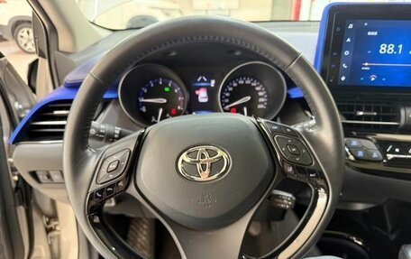 Toyota C-HR I рестайлинг, 2022 год, 1 890 000 рублей, 9 фотография