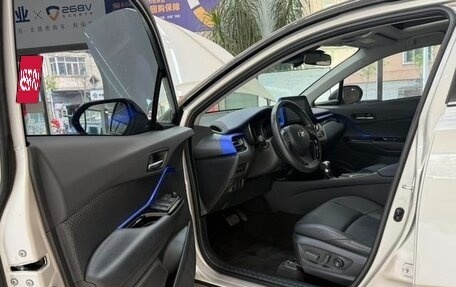 Toyota C-HR I рестайлинг, 2022 год, 1 890 000 рублей, 16 фотография