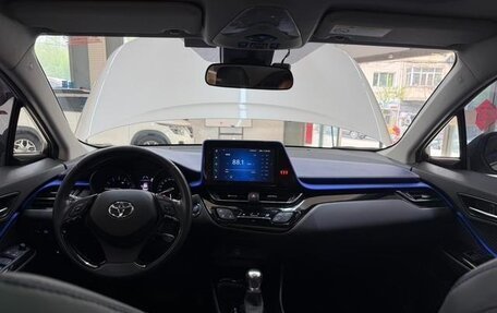 Toyota C-HR I рестайлинг, 2022 год, 1 890 000 рублей, 15 фотография