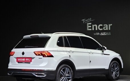 Volkswagen Tiguan II, 2022 год, 3 450 000 рублей, 2 фотография