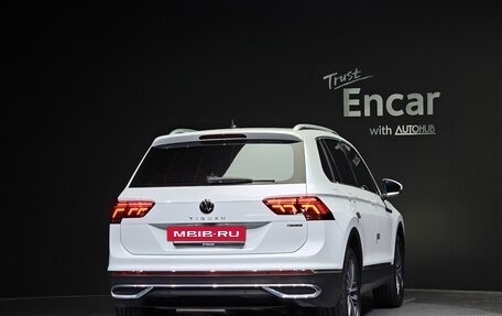 Volkswagen Tiguan II, 2022 год, 3 450 000 рублей, 4 фотография