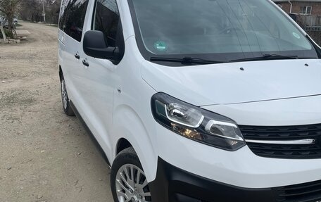 Opel Vivaro, 2020 год, 2 800 000 рублей, 4 фотография