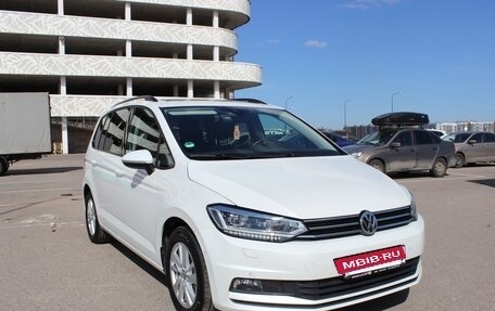 Volkswagen Touran III, 2020 год, 2 299 000 рублей, 2 фотография