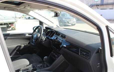Volkswagen Touran III, 2020 год, 2 299 000 рублей, 16 фотография