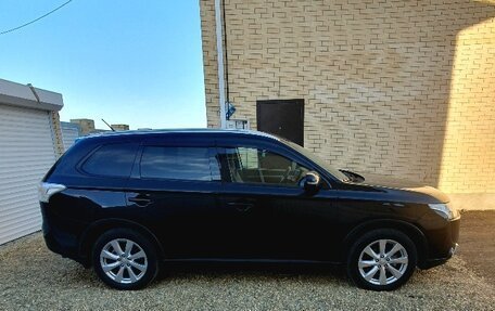 Mitsubishi Outlander III рестайлинг 3, 2014 год, 1 399 000 рублей, 2 фотография