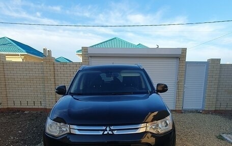 Mitsubishi Outlander III рестайлинг 3, 2014 год, 1 399 000 рублей, 4 фотография