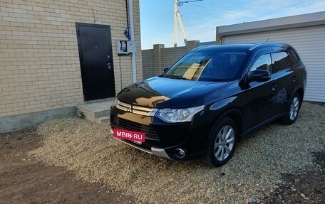 Mitsubishi Outlander III рестайлинг 3, 2014 год, 1 399 000 рублей, 3 фотография