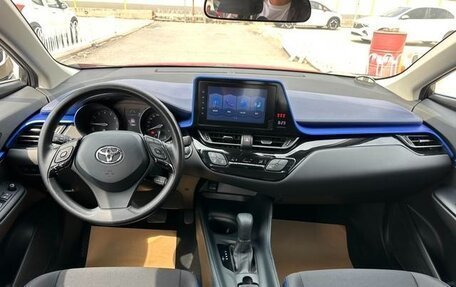 Toyota C-HR I рестайлинг, 2022 год, 2 000 000 рублей, 12 фотография