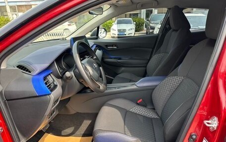 Toyota C-HR I рестайлинг, 2022 год, 2 000 000 рублей, 11 фотография