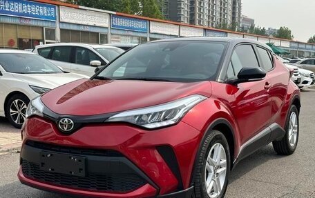 Toyota C-HR I рестайлинг, 2022 год, 2 000 000 рублей, 2 фотография
