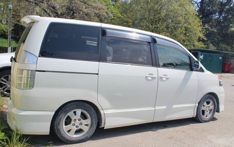 Toyota Voxy II, 2001 год, 800 000 рублей, 4 фотография