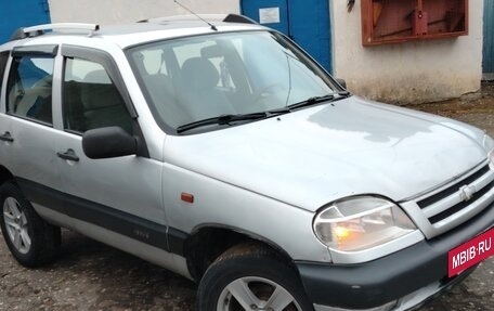 Chevrolet Niva I рестайлинг, 2003 год, 300 000 рублей, 3 фотография