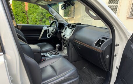 Toyota Land Cruiser Prado 150 рестайлинг 2, 2019 год, 7 100 000 рублей, 6 фотография